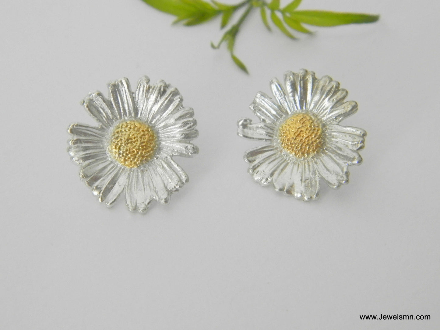 Handmade real Daisy flower earrings in sterling silver 925. Two tones Real blossom Daisy. Stud or Dangle earrings by Mother Nature.