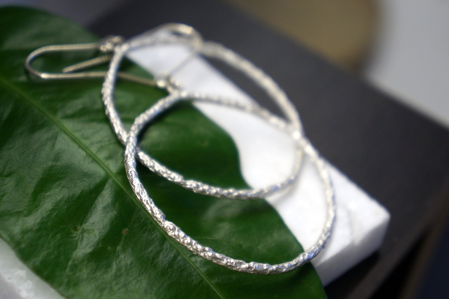 Nature hoop earrings in Sterling Silver.