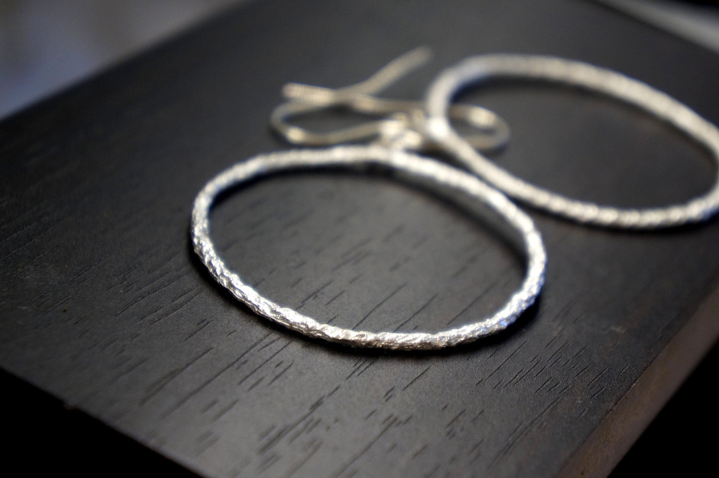 Nature hoop earrings in Sterling Silver.