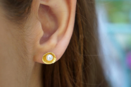 Minimalist small shell and Pearl earrings 14k Gold on sterling silver. Shells are symbol of evolution, life and longevity