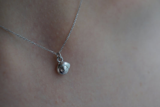 Dainty minimal Sea Shell chain Necklace on Sterling silver 925.