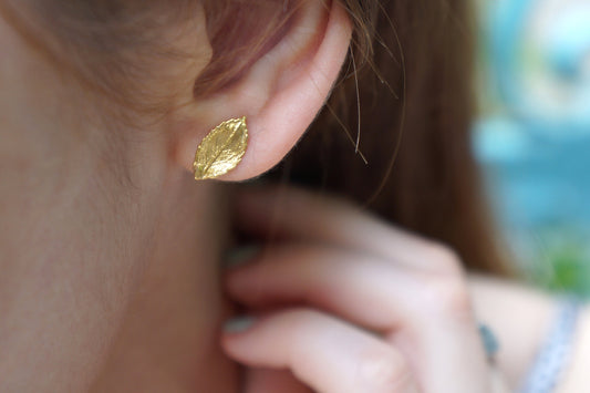 9k-14k-18k Small Solid gold Rose plant Leaf earrings. Botanical tiny Leaf earrings By Mother Nature jewelry.(Rose,White or Yellow gold)