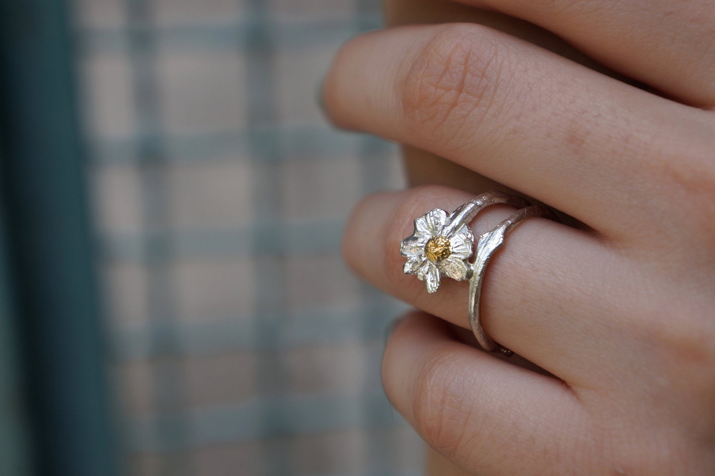 Real Chamomile plant Ring twig in Sterling Silver 925 with gold details. Symbol of healing, patience and attracting wealth. FAST SHIPPING