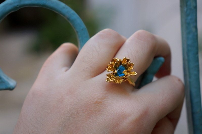 Nature ring Wild Daisy Ring decorated with Bright Blue Murano Glass, Thanksgiving Gift for Wife, Adjustable Sterling Silver Cocktail Ring