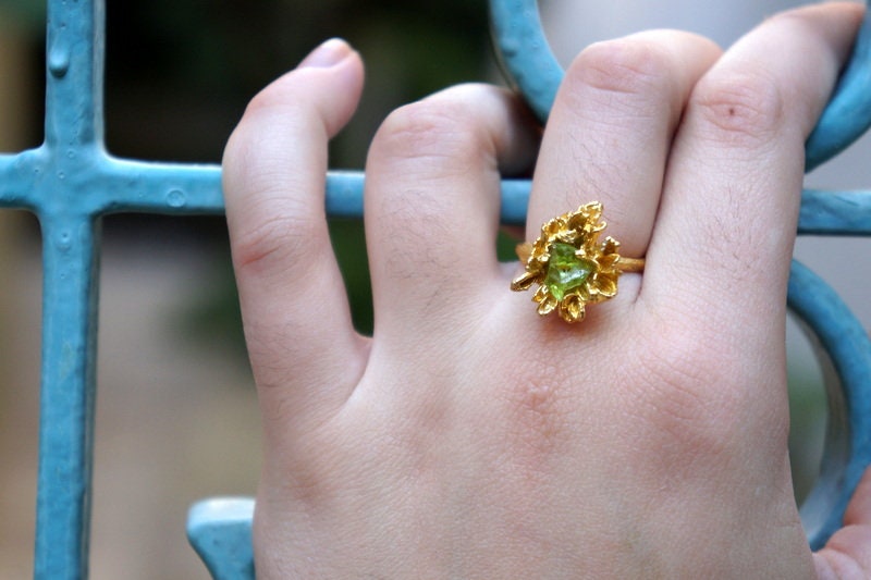 Nature ring Wild Daisy Ring decorated with Bright Blue Murano Glass, Thanksgiving Gift for Wife, Adjustable Sterling Silver Cocktail Ring