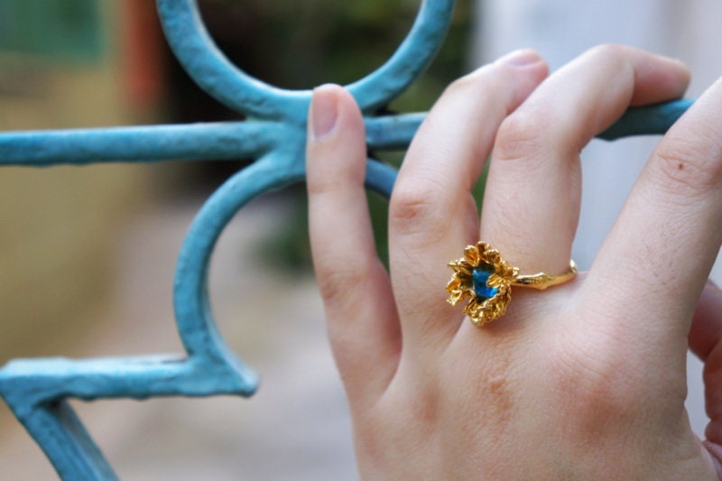 Nature ring Wild Daisy Ring decorated with Bright Blue Murano Glass, Thanksgiving Gift for Wife, Adjustable Sterling Silver Cocktail Ring