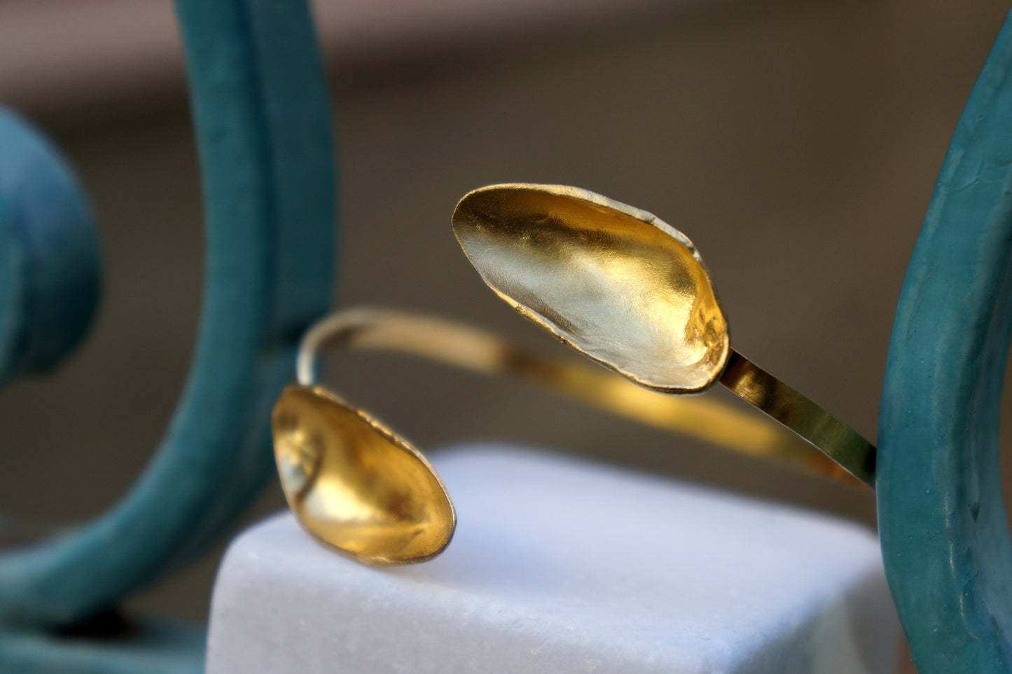 Arm cuff Gold plated Mussel Shells Bracelet, Clam Bangle Bracelet for Women.