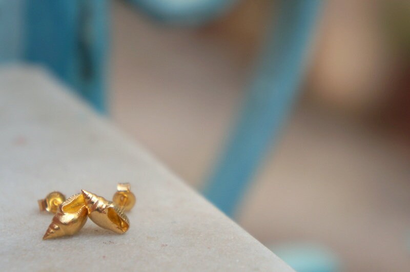 Solid Gold Sea Shell Stud Earrings, Real Gold 18k,14K,9k Real Shell Earrings,Small Summer Inspired Earrings by Mother Nature Jewelry.