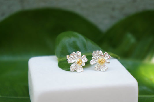 Tiny chamomile Flower Stud Earrings for girls and women.Minimalist earrings Dainty Small Chamomile Floral Earrings in Sterling Silver 925