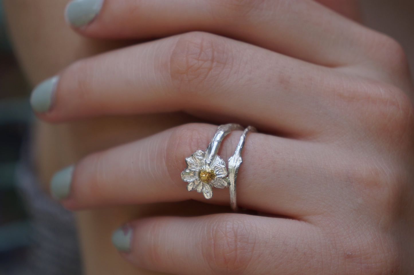 Real Chamomile plant Ring twig in Sterling Silver 925 with gold details. Symbol of healing, patience and attracting wealth. FAST SHIPPING