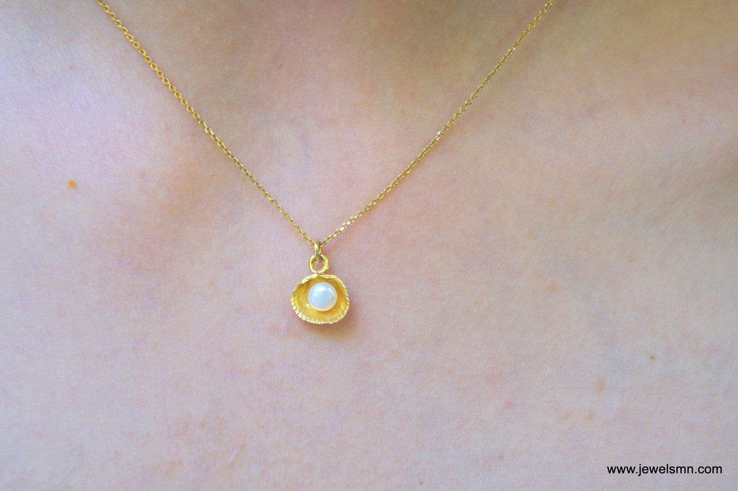 Tiny Solid Gold Shell necklace with pearl. Bridesmaid Jewelry 18k-14k 9k Gold Sea Shell Pendant with Solid gold Chain.Mother Nature Jewelry